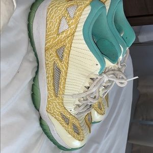 Nike Air Jordan 11 XI Retro Low Azure 9.5